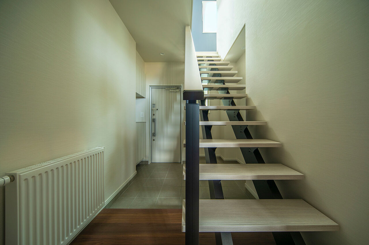 小林住工 【小樽市/2階リビング/レンガ/らせん階段】小樽の街並みや海の景色を存分に楽しめるレンガの家の建築実例画像8