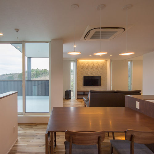 NASUホーム/那須土木 【間取り図有/52坪/2700万円】傾斜地を生かした高低差のある設計が自然豊かな景観を取り込んだ暮らしを実現の建築実例画像3