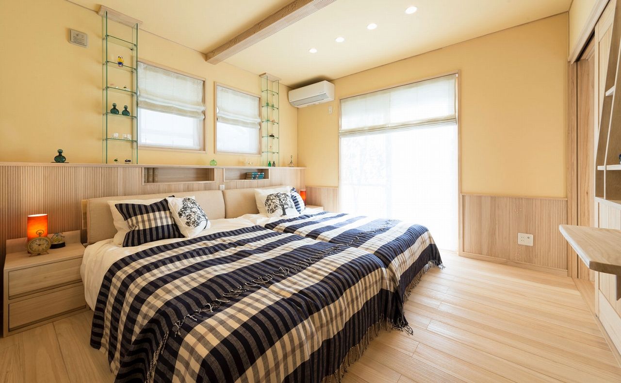 夢ハウス 吹き抜けの梁は「手斧(ちょうな)仕上げ」。昔ながらの古民家のような迫力が自慢の家の建築実例画像6