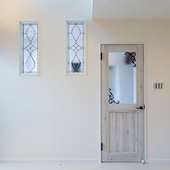 レアルハウス 【愛知|1000万円台|間口5m以下】建築士と一緒に楽しんだリビングの吹抜けから光あふれるおしゃれな家の建築実例画像2