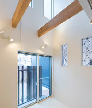 レアルハウス 【愛知|1000万円台|間口5m以下】建築士と一緒に楽しんだリビングの吹抜けから光あふれるおしゃれな家の建築実例画像3