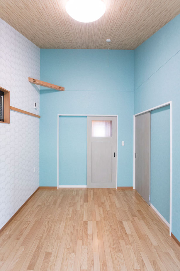 レアルハウス 【愛知|1000万円台|間口5.5ｍ以下】3方向に家が建つ街中で明るく広く。無垢に包まれた高原ロッジのような家の建築実例画像6