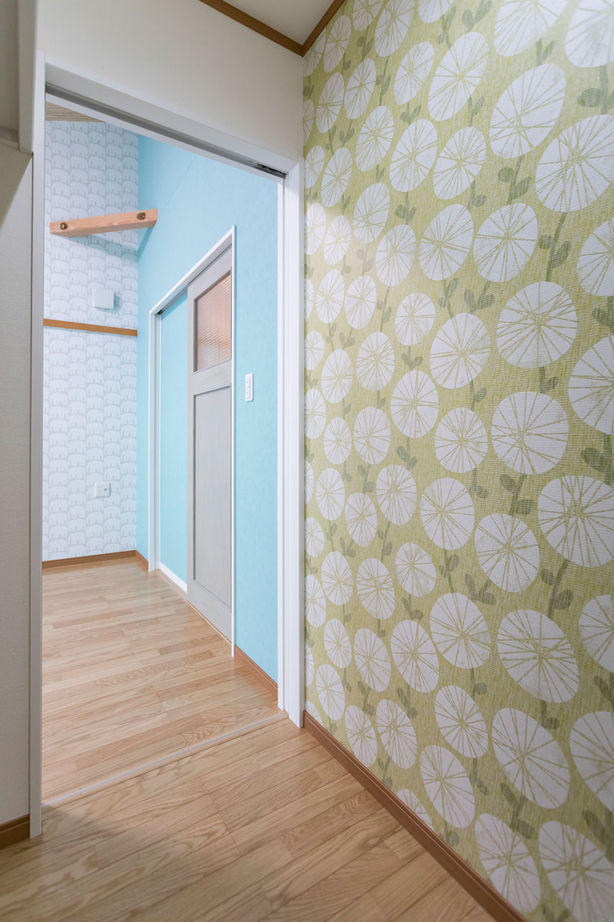 レアルハウス 【愛知|1000万円台|間口5.5ｍ以下】3方向に家が建つ街中で明るく広く。無垢に包まれた高原ロッジのような家の建築実例画像7