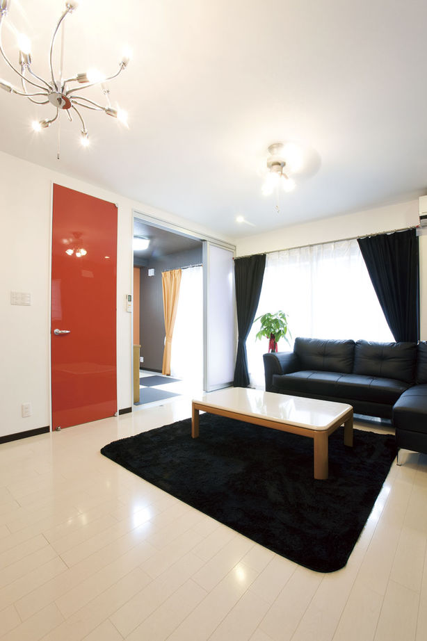 レアルハウス 【愛知|1000万円台|インナーガレージ】特殊な木造で大開口ガレージ実現。モダンな2階リビングの家の建築実例画像2