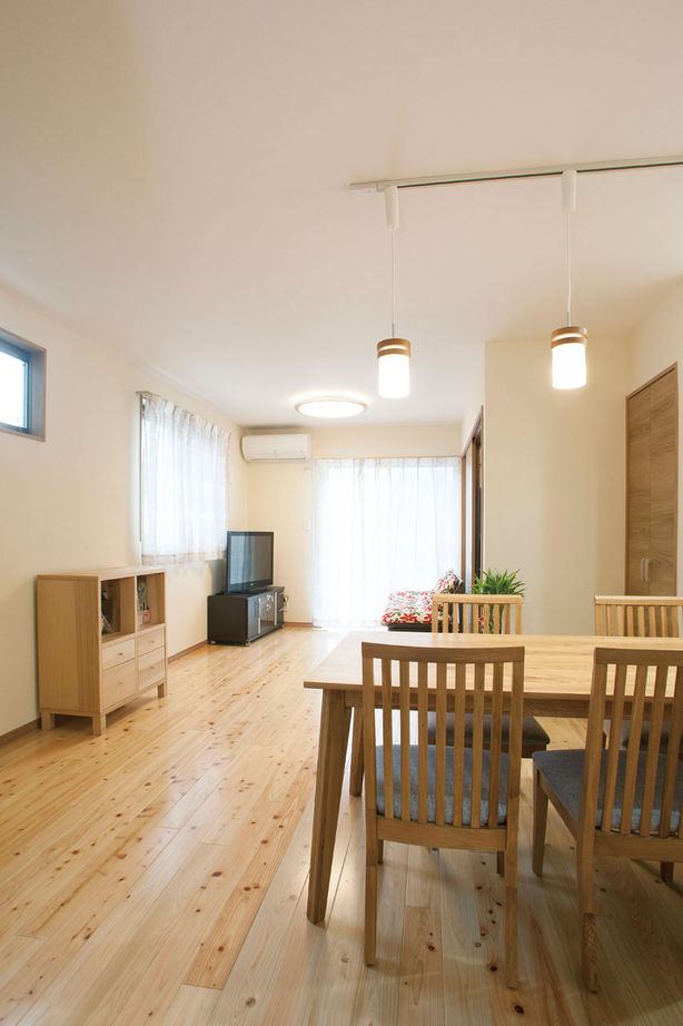 レアルハウス 【愛知|1000万円台|30坪台|二世帯】玄関ホールを広く、ランドリーは２つ。動線の工夫で寛ぎの二世帯にの建築実例画像7