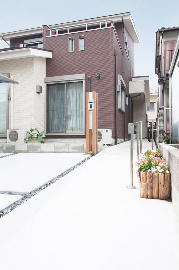 レアルハウス 【愛知|1000万円台|30坪台|二世帯】玄関ホールを広く、ランドリーは２つ。動線の工夫で寛ぎの二世帯にの建築実例画像9