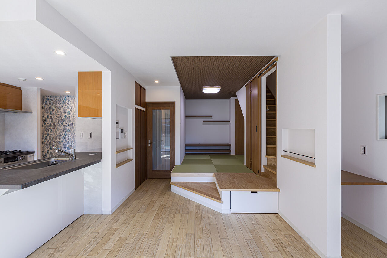 レアルハウス 【愛知県|廊下とつながる土間収納|趣味を楽しむ】収納力と利便性にもこだわった、お洒落に見せる住まいの建築実例画像5