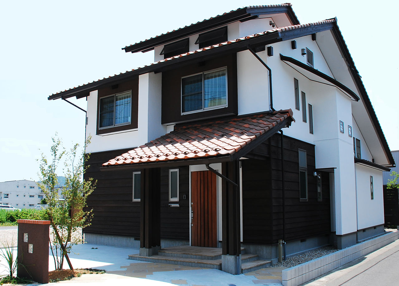 ハウジングサービス 【４LDK+中2階+ロフト】スキップフロアでつながる空間と家族。ママ目線で考え抜かれた自然素材の家の建築実例画像2