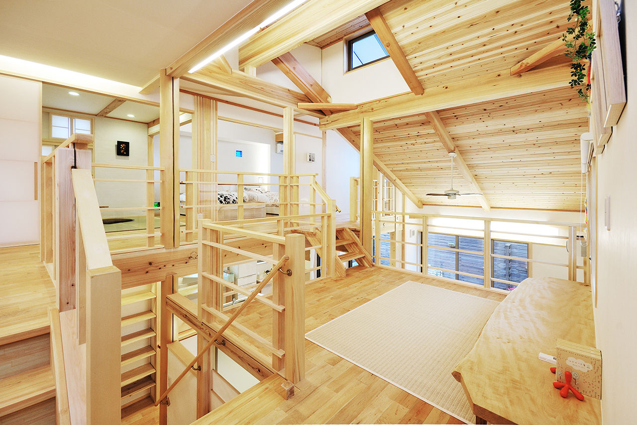 ハウジングサービス 【４LDK+中2階+ロフト】スキップフロアでつながる空間と家族。ママ目線で考え抜かれた自然素材の家の建築実例画像6