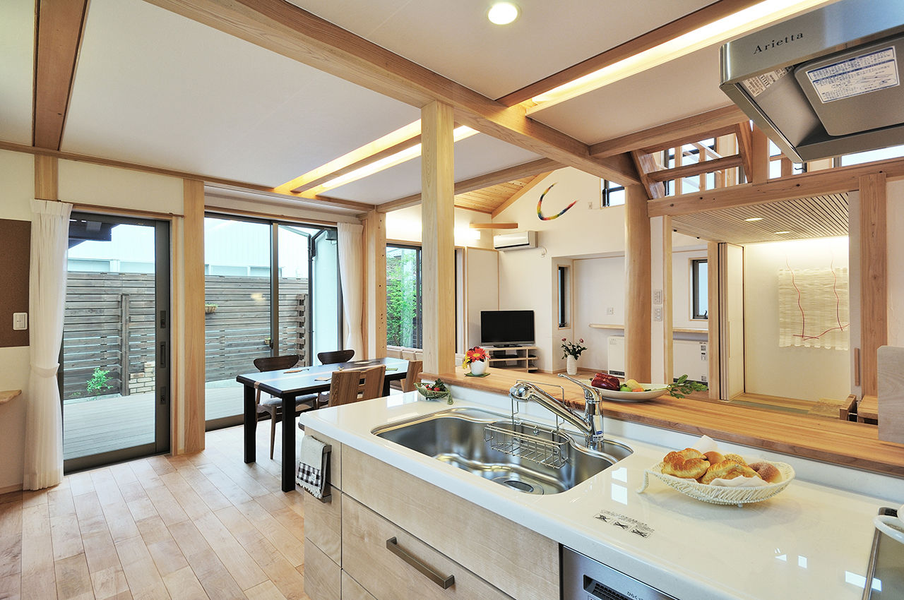 ハウジングサービス 【４LDK+中2階+ロフト】スキップフロアでつながる空間と家族。ママ目線で考え抜かれた自然素材の家の建築実例画像8