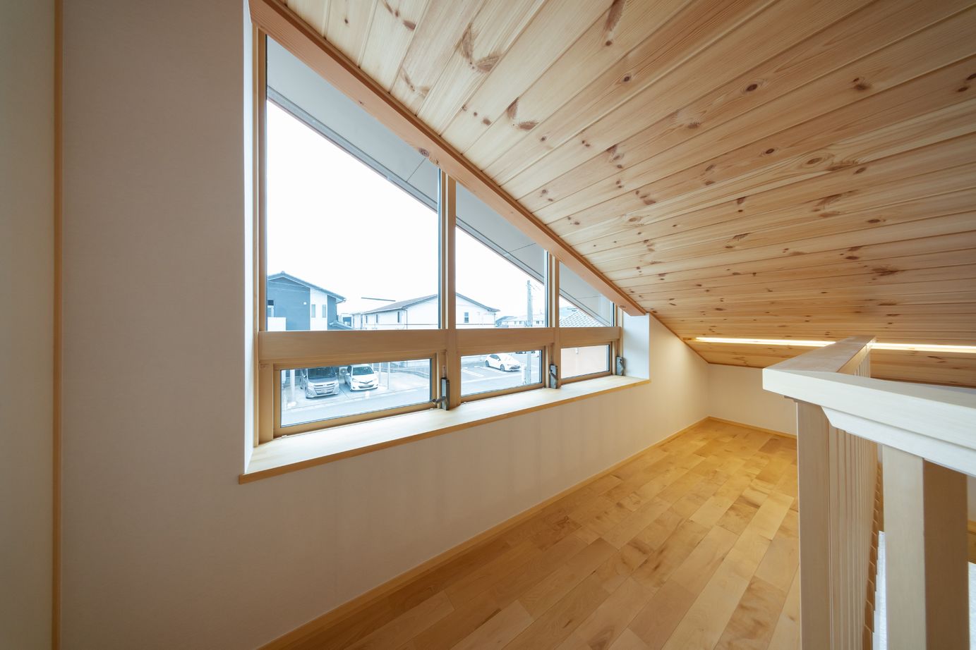 ハウジングサービス 【二人で暮らす平屋風の家/39.65坪】木に包まれた心地よさと安心感が魅力の住まいの建築実例画像6