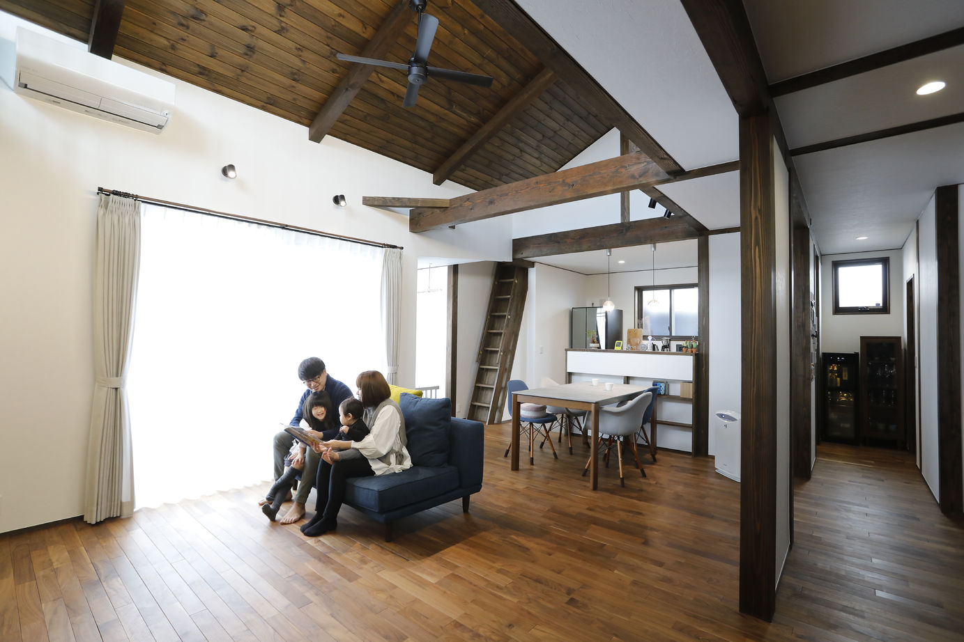 ハウジングサービス 【平屋風×古民家風×ロフト書斎】リビング重視の平屋風。どこか懐かしい古民家風の住まい。の建築実例画像4