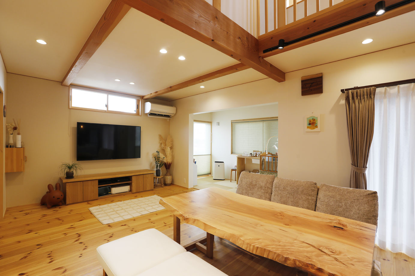 ハウジングサービス 【延床38坪/小屋裏】マストアイテムはアイランドキッチン。居心地のいい「間取り」と「木のぬくもり」。の建築実例画像3