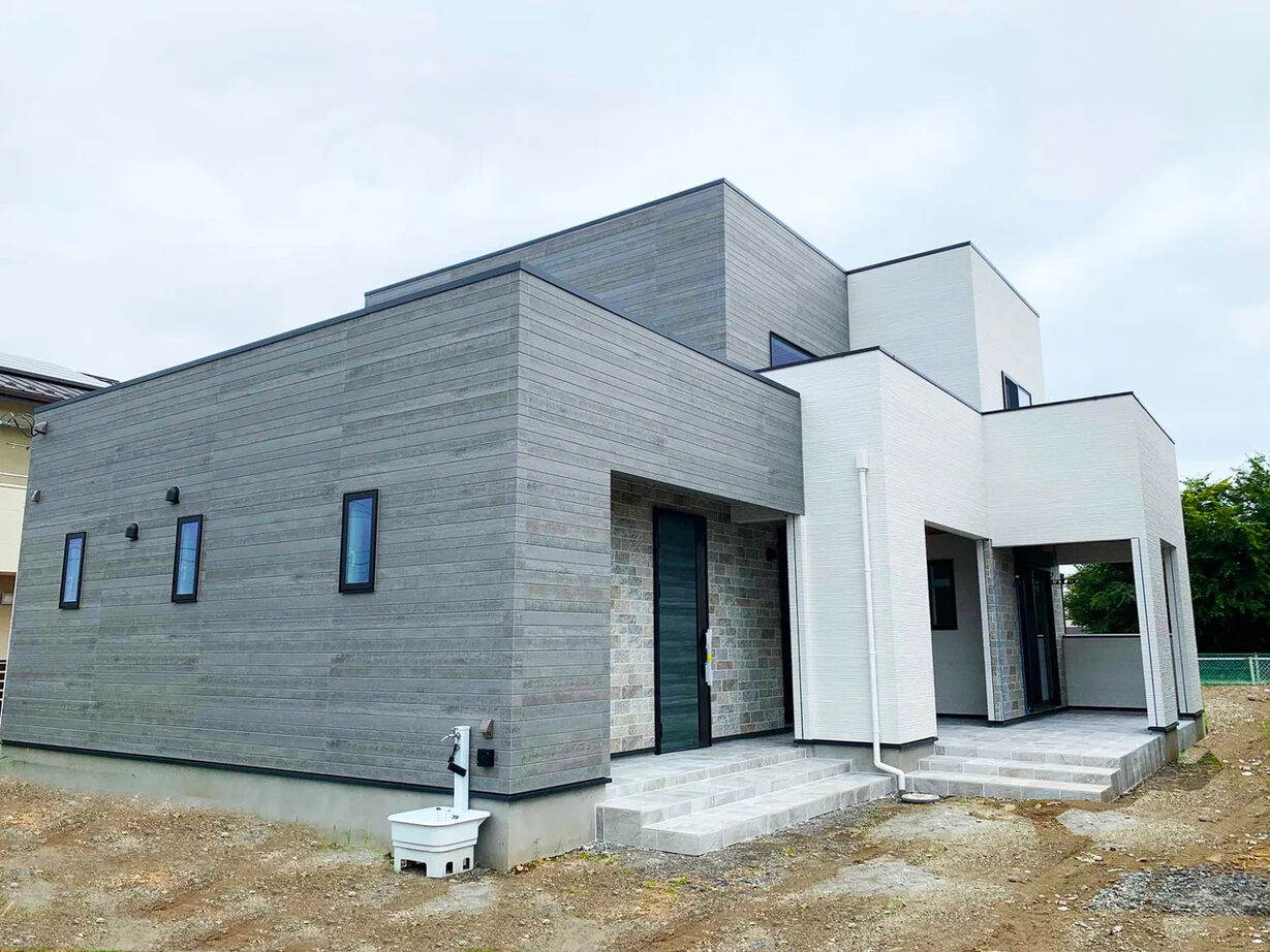 山田工務店 【3000万円台/38坪】吹き抜けで開放感あるリゾート風注文住宅の建築実例画像1