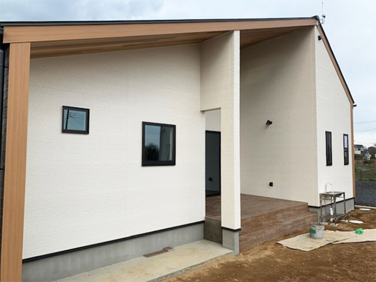 山田工務店 勾配天井で広々リビングがある平屋の住まいの建築実例画像2