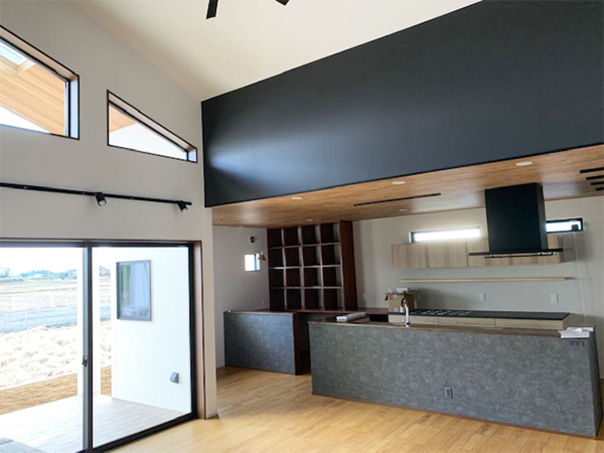 山田工務店 勾配天井で広々リビングがある平屋の住まいの建築実例画像4