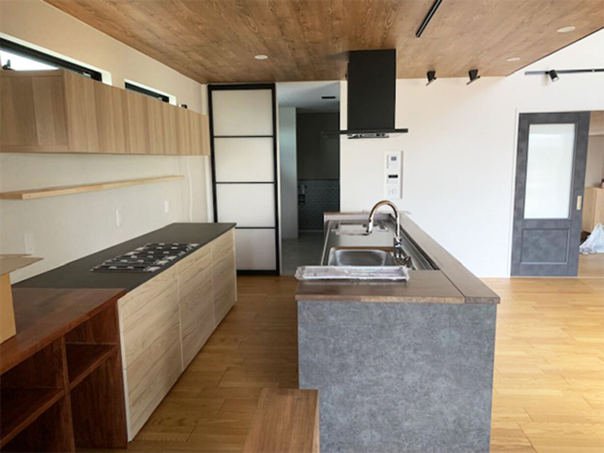 山田工務店 勾配天井で広々リビングがある平屋の住まいの建築実例画像6