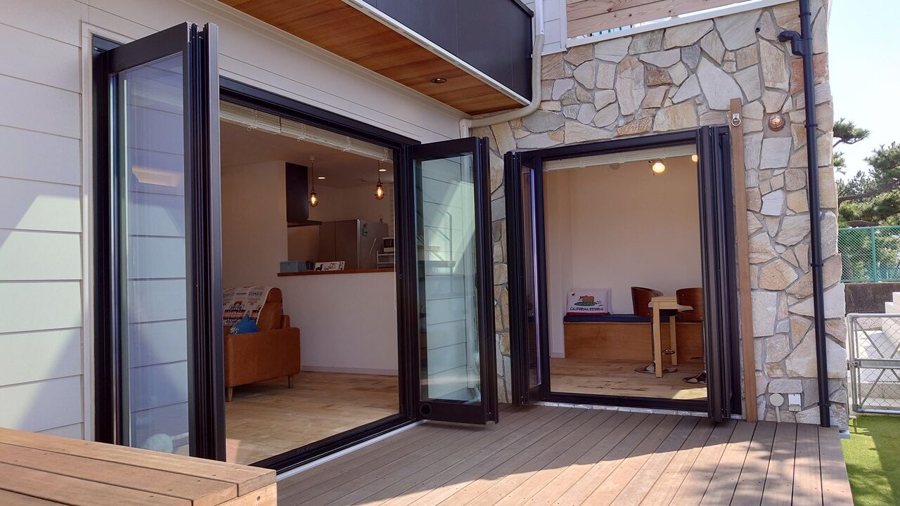 Oceansforest HOMES（豊木材株式会社） 【2000万円台/30坪/吹抜け/バルコニー】外とのつながりを楽しむ、ちょっと大人なサーファーズハウスの建築実例画像5