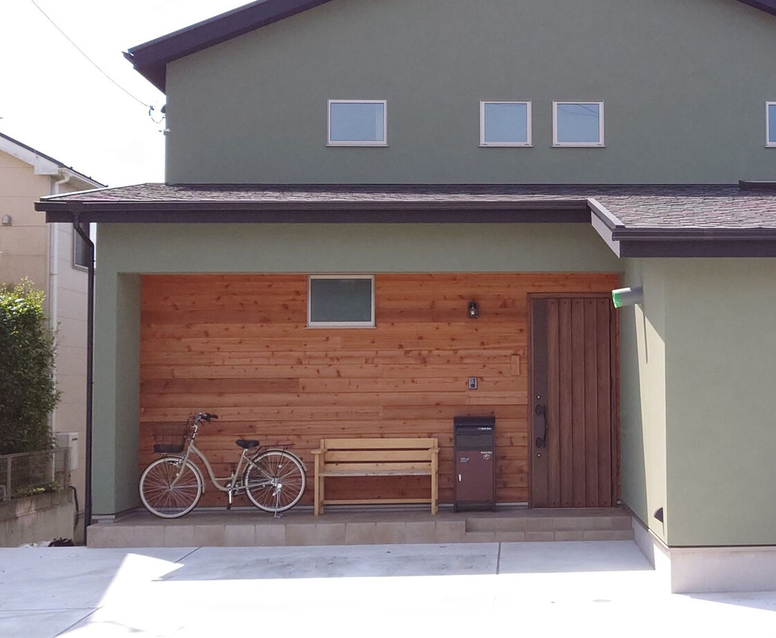 Oceansforest HOMES（豊木材株式会社） 【2000万円台/40坪/ビルトインガレージ】愛車のメンテナンスや畑仕事を満喫できる山小屋風の家の建築実例画像2