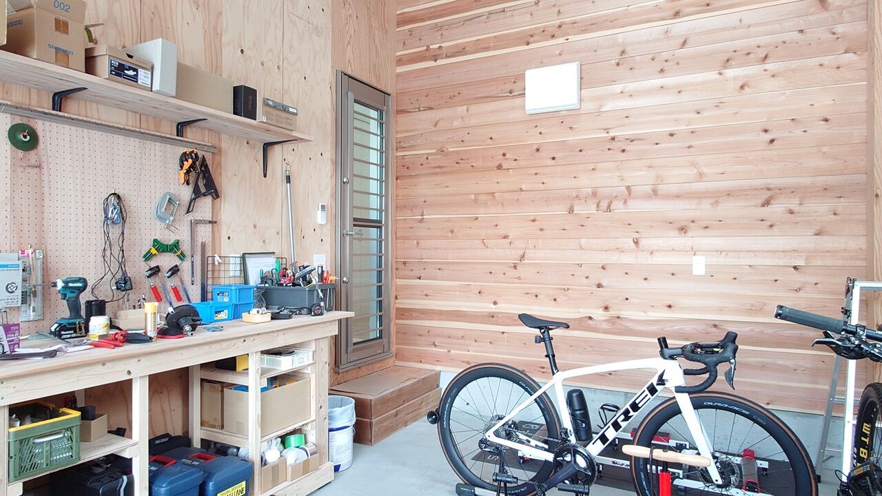 Oceansforest HOMES（豊木材株式会社） 【2000万円台/40坪/ビルトインガレージ】愛車のメンテナンスや畑仕事を満喫できる山小屋風の家の建築実例画像4