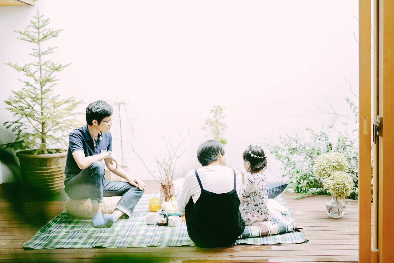 Hello architects 【吹抜け/ウッドデッキ】住まうほどに愛着が増す、平屋のように暮らせる住まいの建築実例画像2