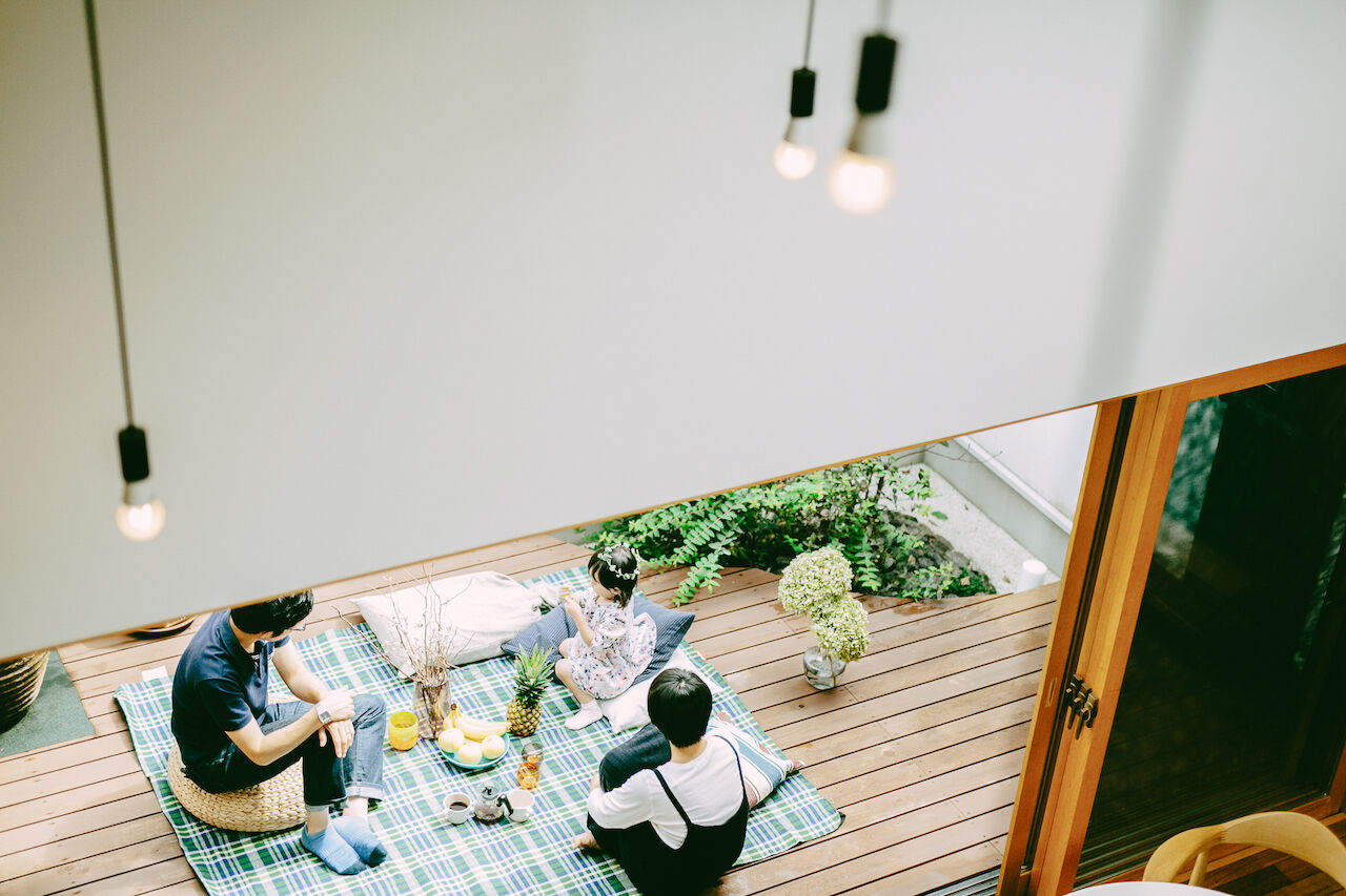 Hello architects 【吹抜け/ウッドデッキ】住まうほどに愛着が増す、平屋のように暮らせる住まいの建築実例画像3