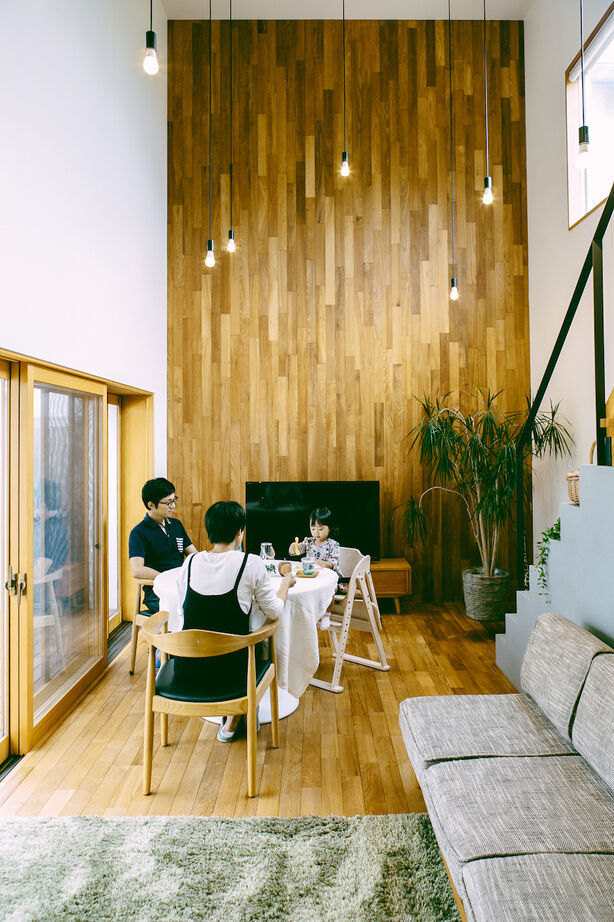 Hello architects 【吹抜け/ウッドデッキ】住まうほどに愛着が増す、平屋のように暮らせる住まいの建築実例画像4