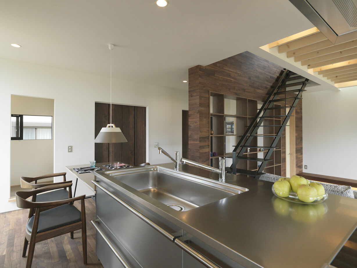 Hello architects 【ダウンフロアリビング/ウッドデッキ】こだわりとアイデアを詰め込んだ、デザインと機能性を両立した家の建築実例画像3