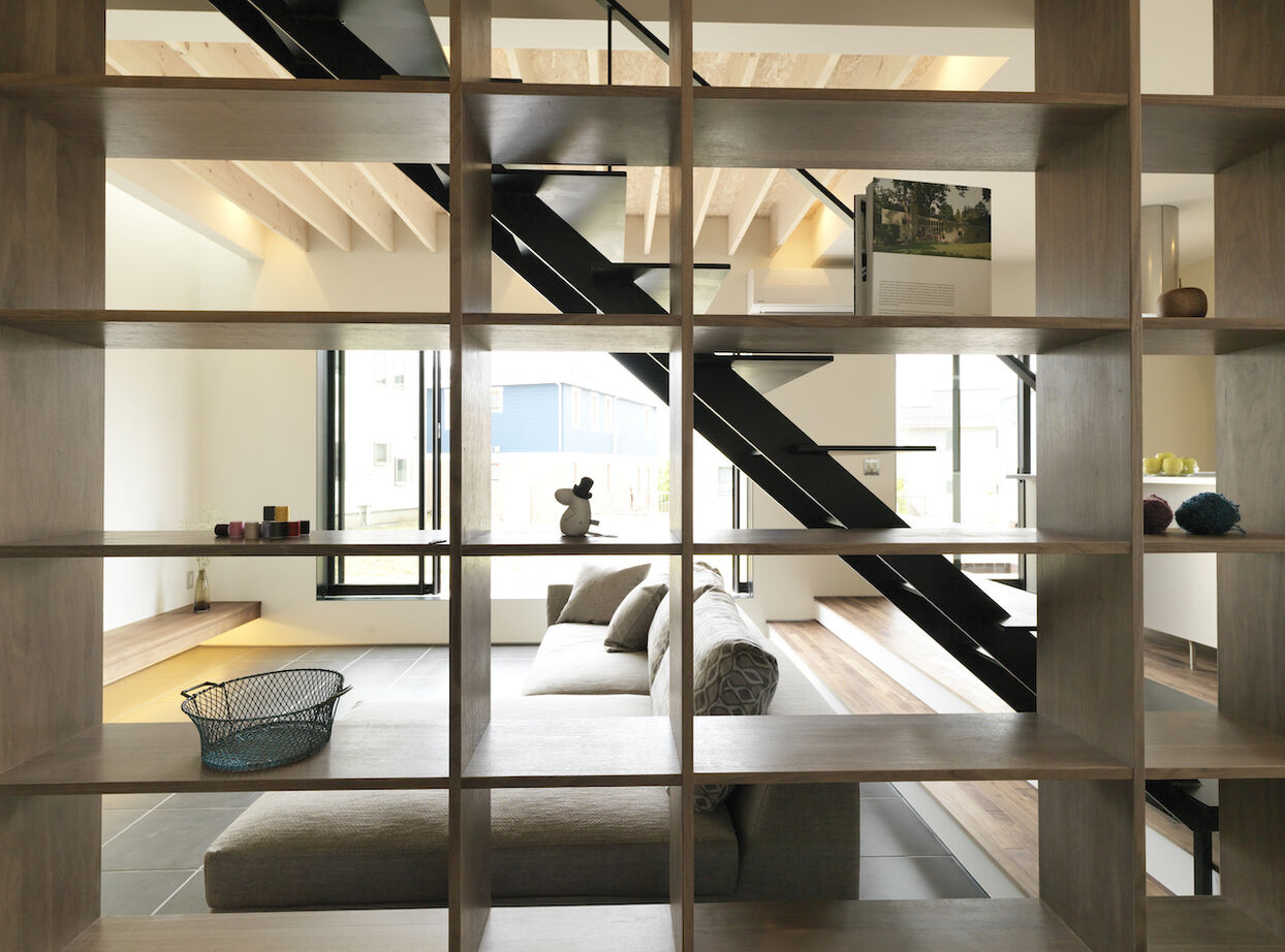 Hello architects 【ダウンフロアリビング/ウッドデッキ】こだわりとアイデアを詰め込んだ、デザインと機能性を両立した家の建築実例画像4