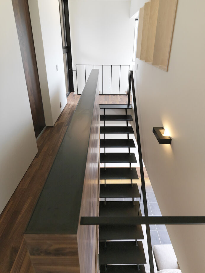 Hello architects 【ダウンフロアリビング/ウッドデッキ】こだわりとアイデアを詰め込んだ、デザインと機能性を両立した家の建築実例画像5