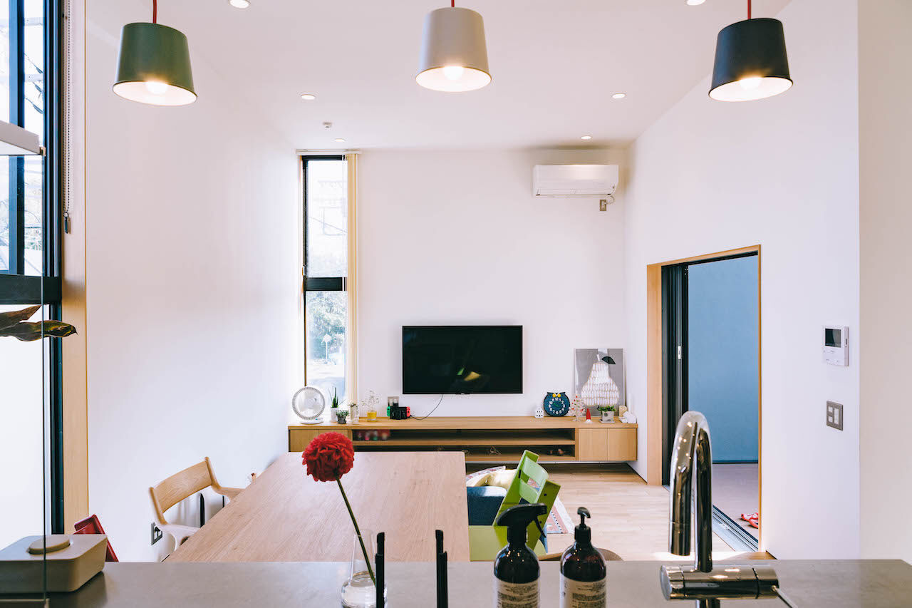 Hello architects 【2階リビング/インナーテラス】こだわりとアイデアを詰め込んだ、デザインと機能性を備えた家の建築実例画像2