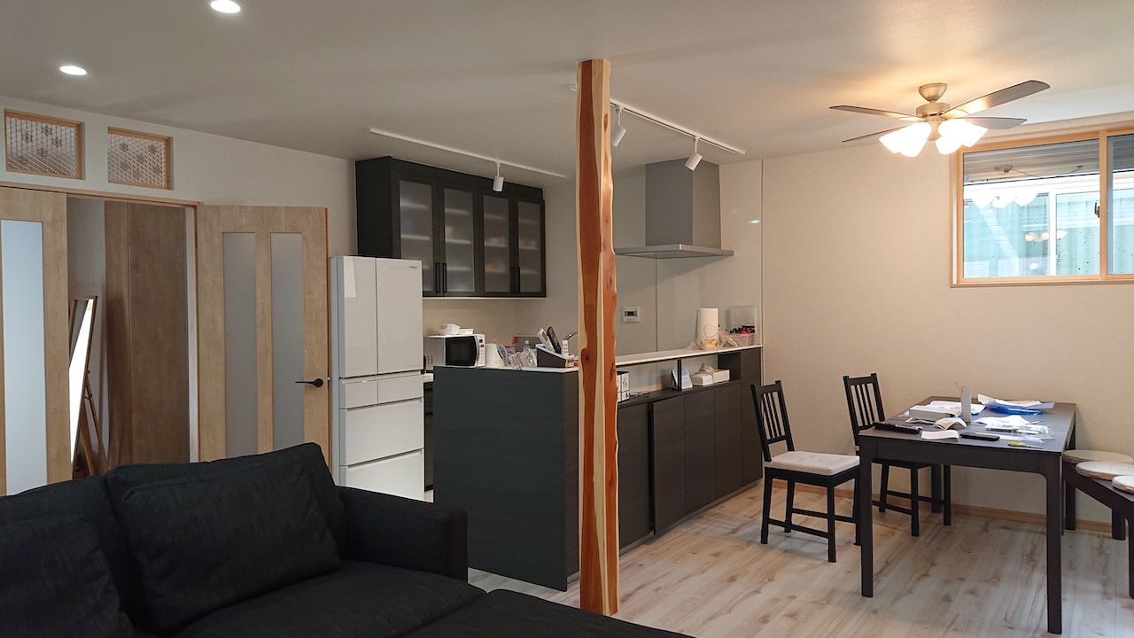 タクミ建設 ルーフバルコニーがお気に入り。組子細工に天然木の大黒柱、和の設えに癒される木造2階建ての事務所兼住宅の建築実例画像2