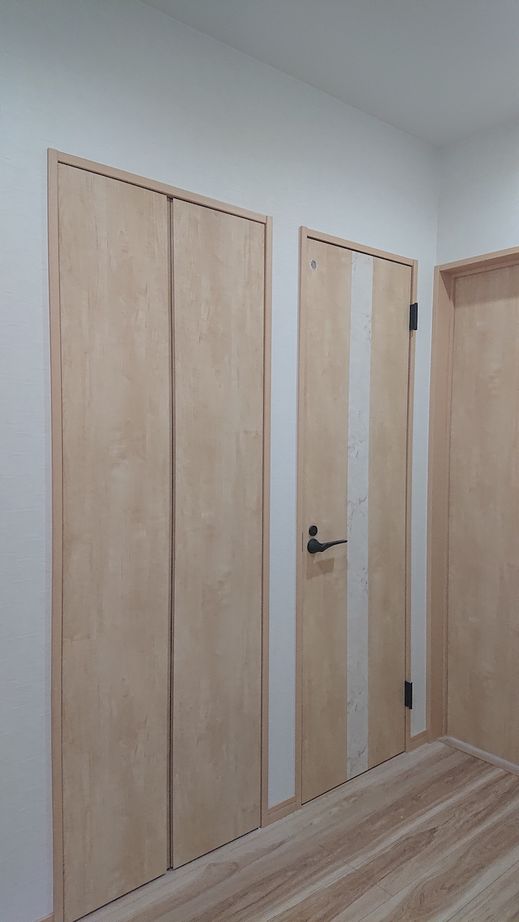 タクミ建設 ルーフバルコニーがお気に入り。組子細工に天然木の大黒柱、和の設えに癒される木造2階建ての事務所兼住宅の建築実例画像5