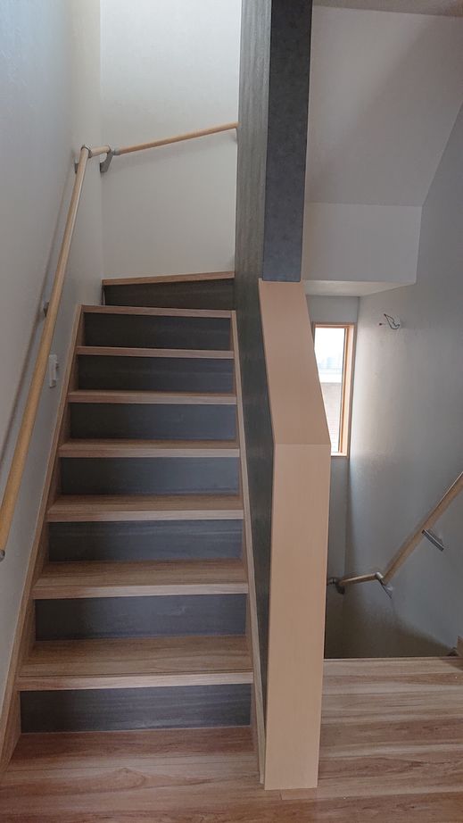 タクミ建設 ルーフバルコニーがお気に入り。組子細工に天然木の大黒柱、和の設えに癒される木造2階建ての事務所兼住宅の建築実例画像6