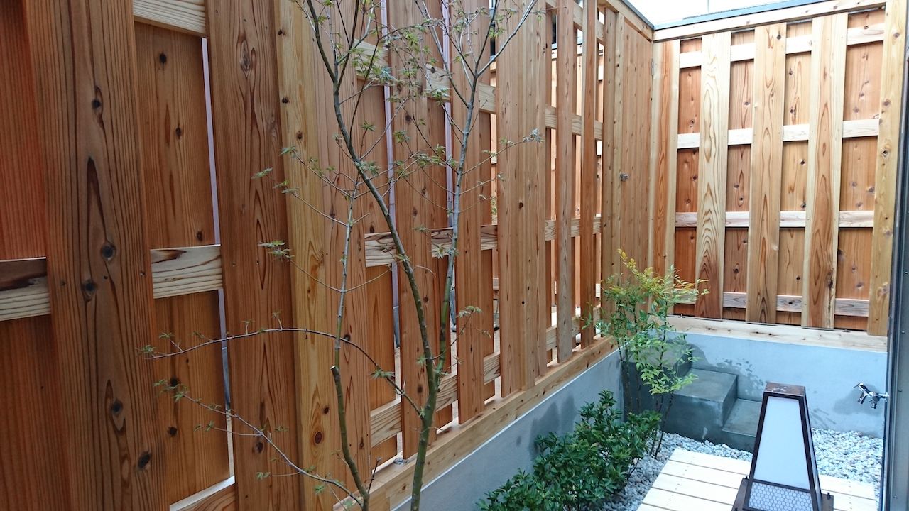 タクミ建設 京都府産の木を贅沢に使用。組子細工に名栗加工に剣先仕上げ、職人技が詰まった3階建ての店舗兼二世帯住宅の建築実例画像3