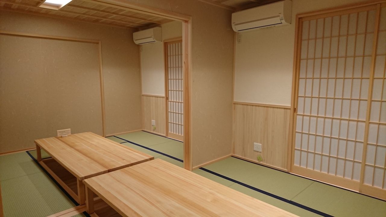 タクミ建設 京都府産の木を贅沢に使用。組子細工に名栗加工に剣先仕上げ、職人技が詰まった3階建ての店舗兼二世帯住宅の建築実例画像4