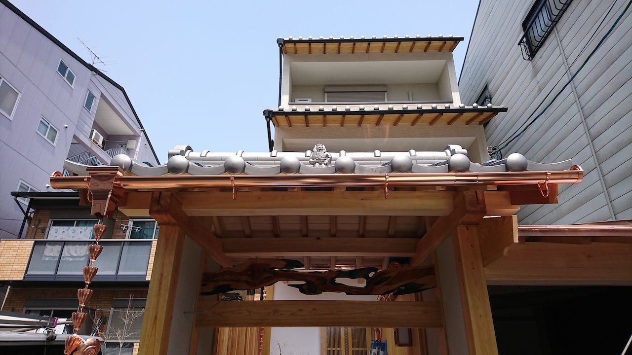 タクミ建設 京都府産の木を贅沢に使用。組子細工に名栗加工に剣先仕上げ、職人技が詰まった3階建ての店舗兼二世帯住宅の建築実例画像9