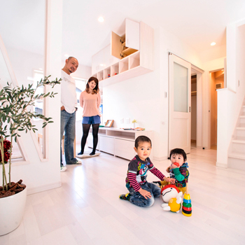 のこのこのいえ 【1480万円】コンパクトな敷地を有効活用。光がすみずみまで広がるクリアな白の家の建築実例画像2