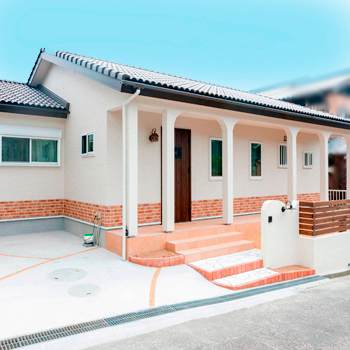 のこのこのいえ 【1000万円台/27坪】自然素材を活かした勾配天井で家族が集まる広々LDKの間取り。アーチがおしゃれな平屋の建築実例画像3