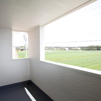 のこのこのいえ 【三重/間取図/35坪/ローコスト】景色が楽しめるインナーバルコニー!1000万円台で叶えたおしゃれな2階建ての建築実例画像3