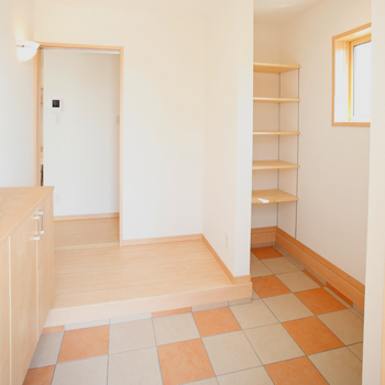 のこのこのいえ 【三重/間取図/35坪/ローコスト】景色が楽しめるインナーバルコニー!1000万円台で叶えたおしゃれな2階建ての建築実例画像6