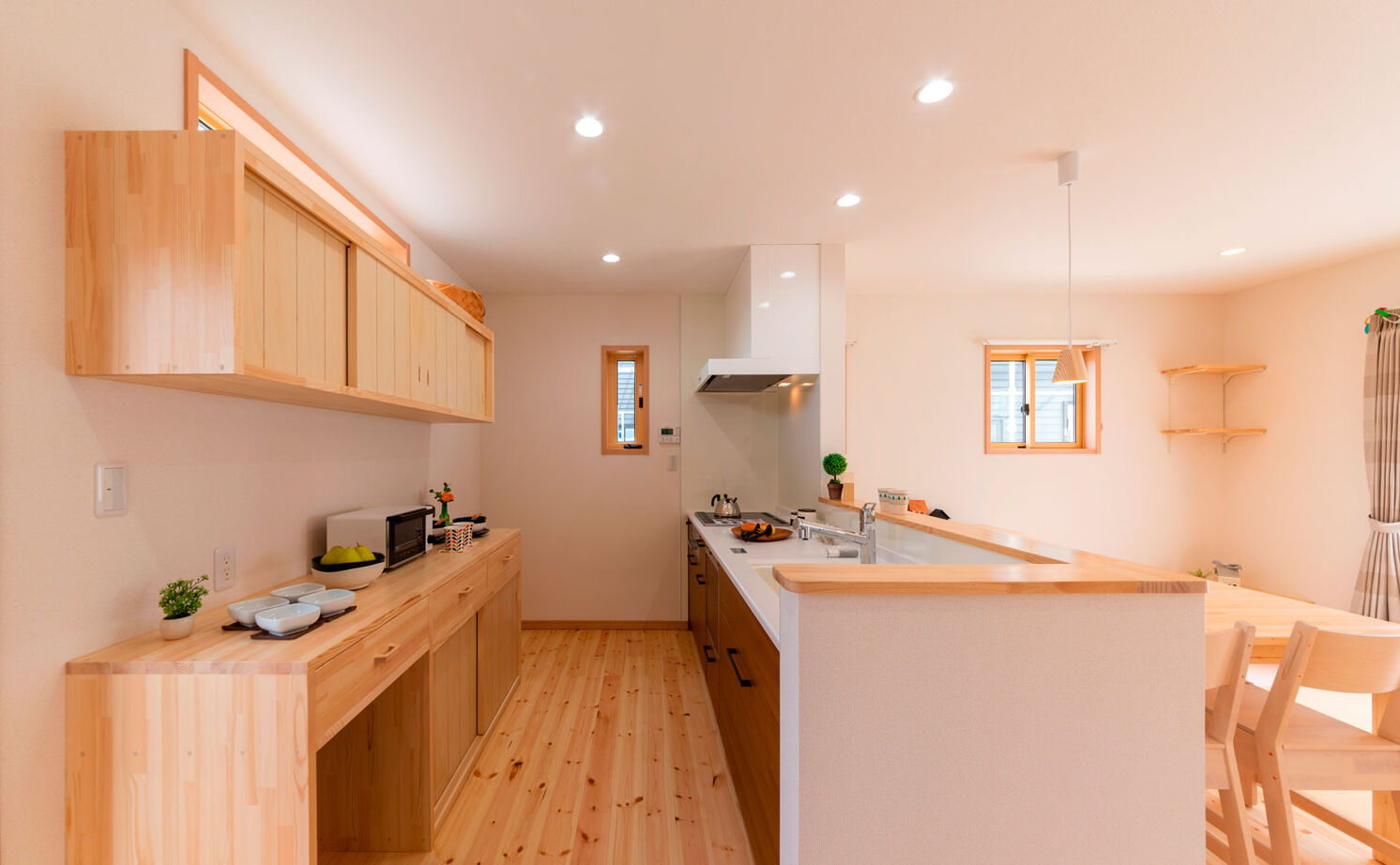 のこのこのいえ 【1600万円台｜間取り図有】畳のあるLDKは気楽に寝転べて幸せ。手づくり家具も叶った！土間収納のある実例の建築実例画像2