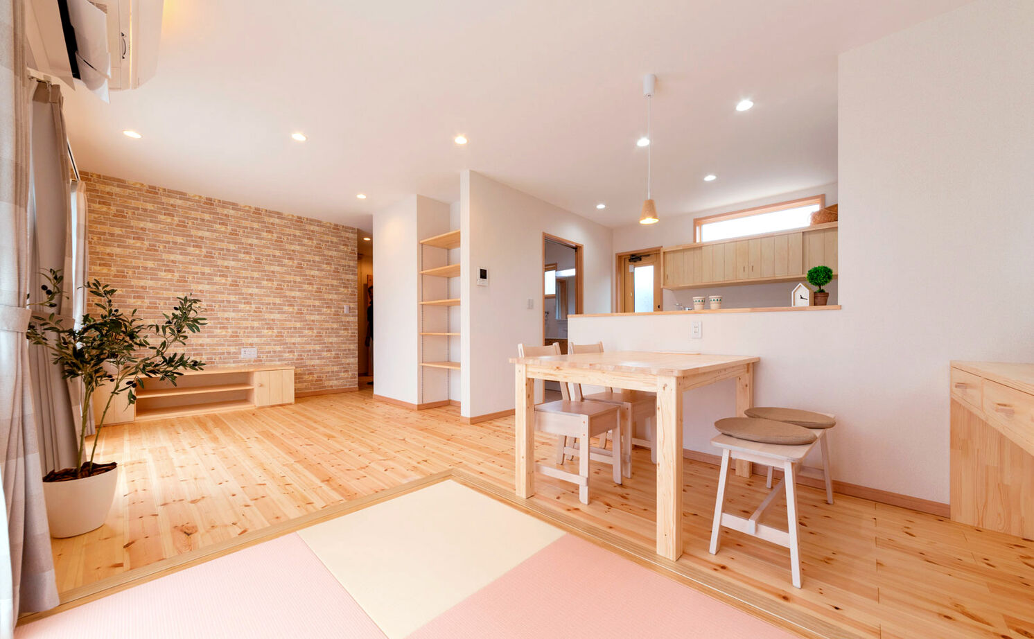 のこのこのいえ 【1600万円台｜間取り図有】畳のあるLDKは気楽に寝転べて幸せ。手づくり家具も叶った！土間収納のある実例の建築実例画像3