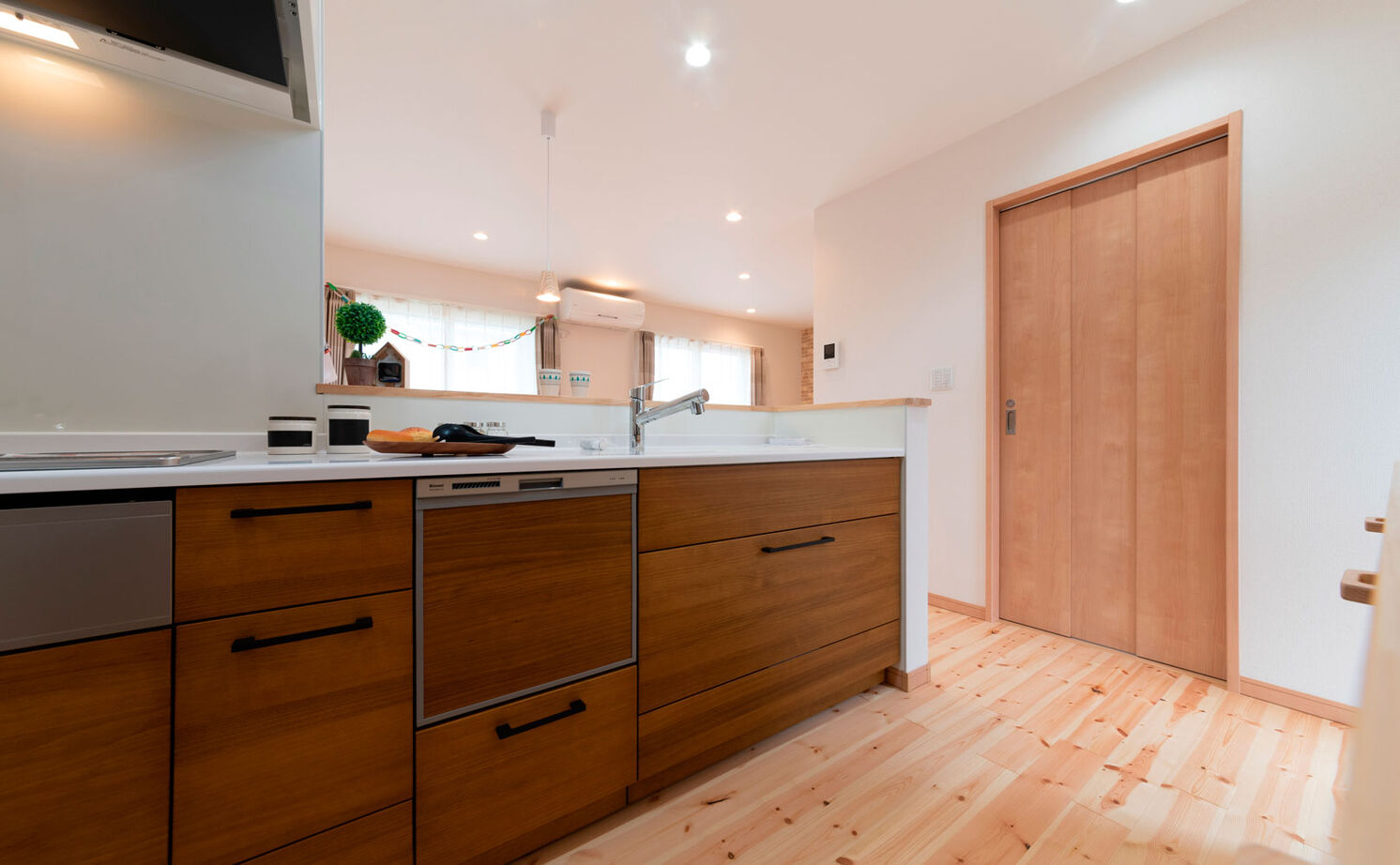 のこのこのいえ 【1600万円台｜間取り図有】畳のあるLDKは気楽に寝転べて幸せ。手づくり家具も叶った！土間収納のある実例の建築実例画像5