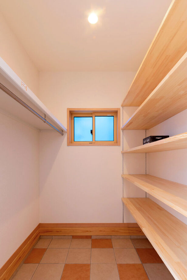 のこのこのいえ 【1600万円台｜間取り図有】畳のあるLDKは気楽に寝転べて幸せ。手づくり家具も叶った！土間収納のある実例の建築実例画像8