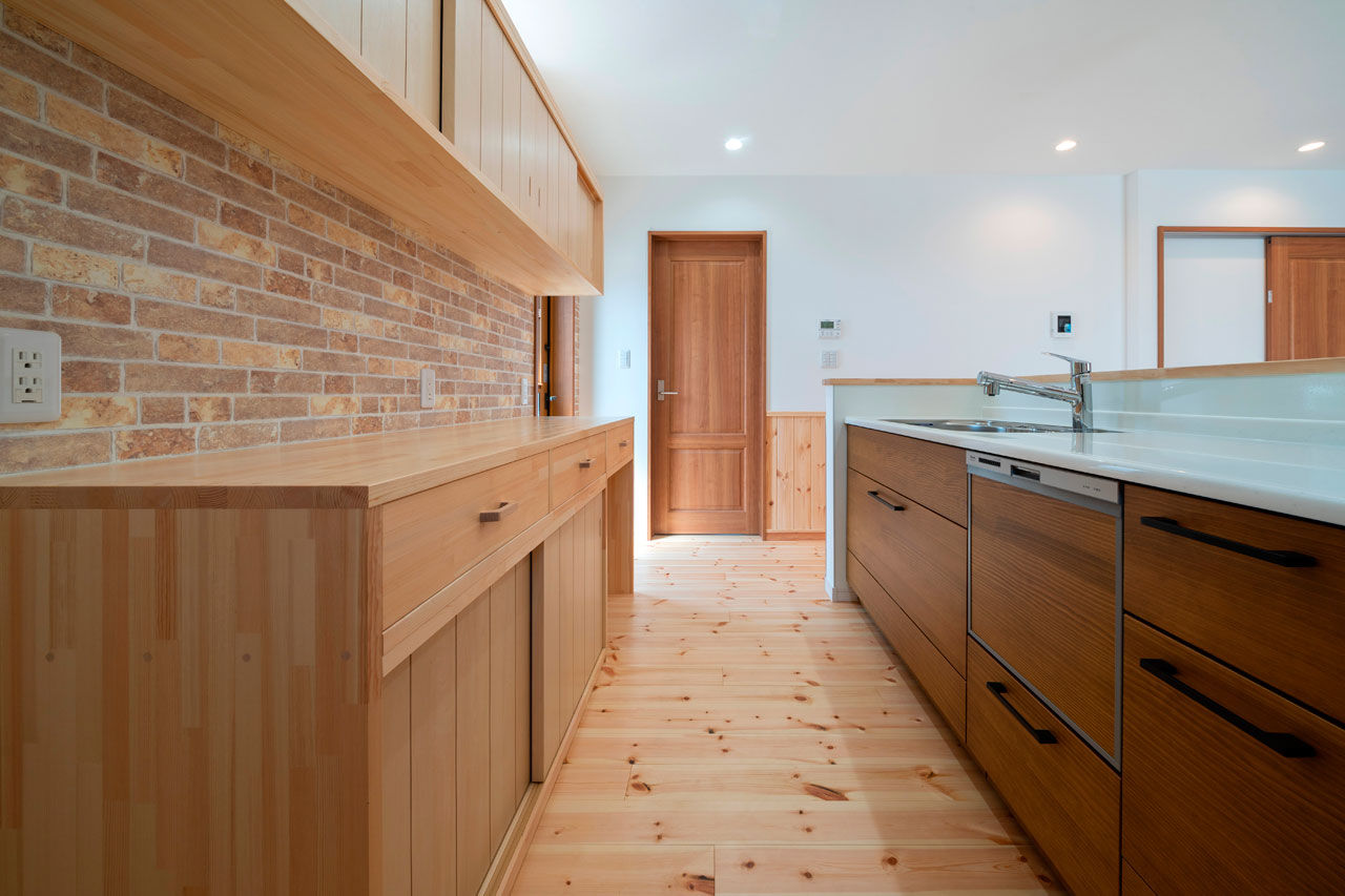 のこのこのいえ 【1320万円×20坪｜小さな平屋】変形地で駐車場3台を叶えた平屋。無垢に包まれた空間は想像以上に広々！の建築実例画像4