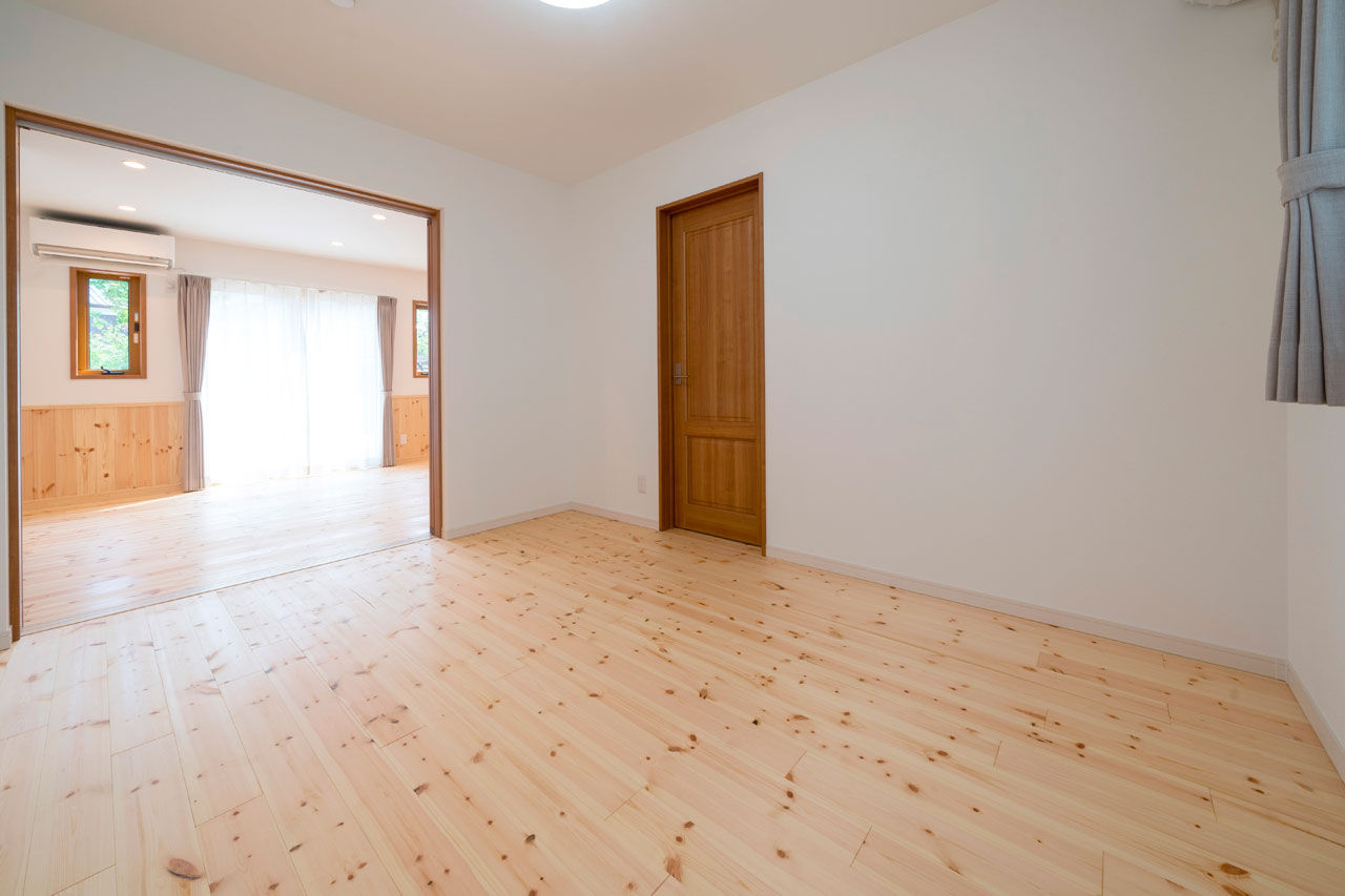 のこのこのいえ 【1320万円×20坪｜小さな平屋】変形地で駐車場3台を叶えた平屋。無垢に包まれた空間は想像以上に広々！の建築実例画像6