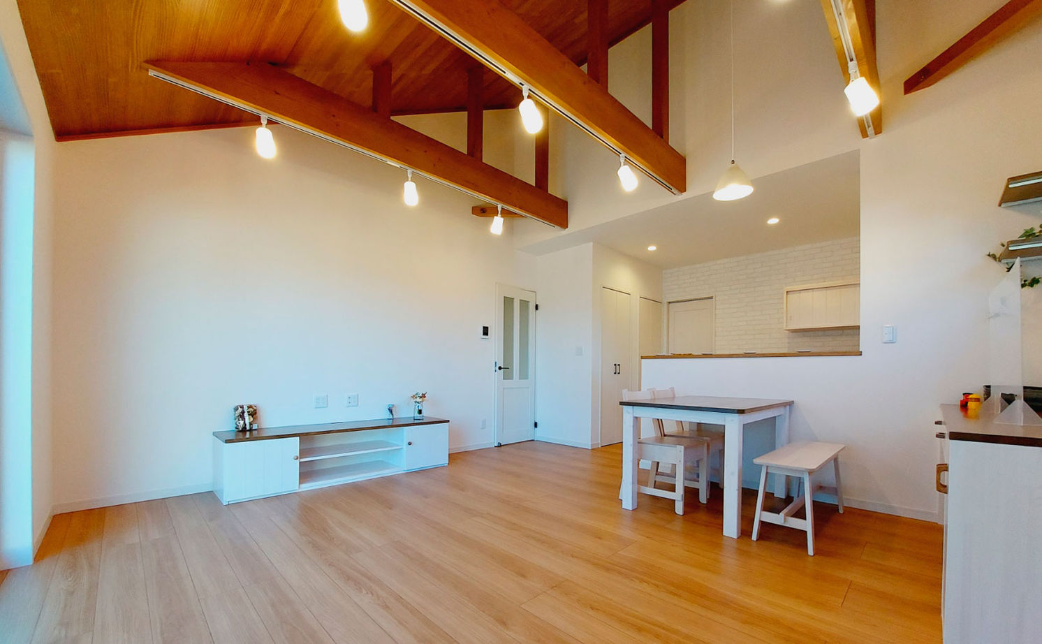 のこのこのいえ 【1000万円台×23坪×可愛い平屋｜間取り図あり】大型犬と過ごせる勾配天井のLDK 、３つの独立した洋室も！の建築実例画像2