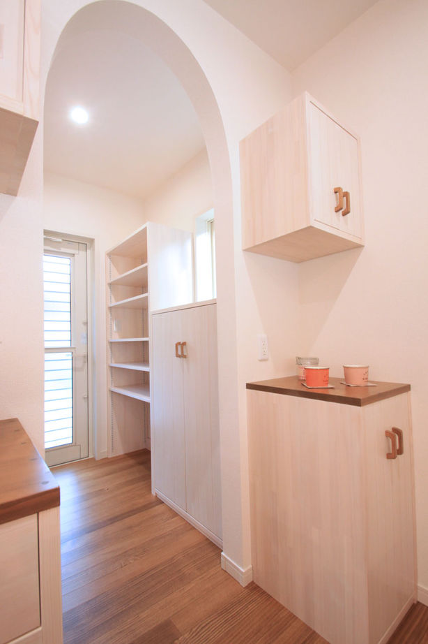 のこのこのいえ 【1000万円台×32坪×可愛い2階建て｜間取り図】白無垢キッチンにたっぷり造作収納、広い庭で子育て満喫！の建築実例画像7