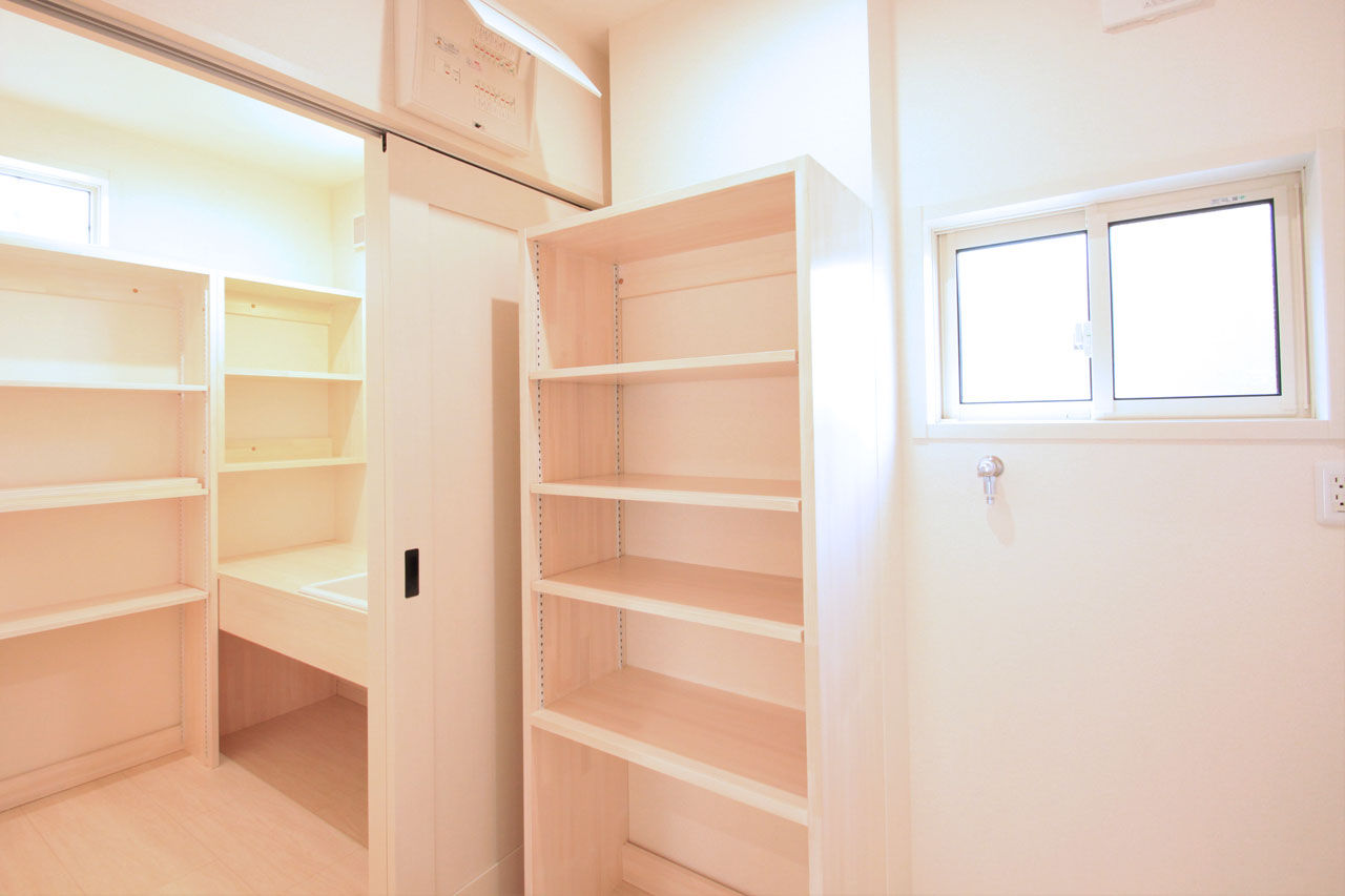 のこのこのいえ 【1000万円台×32坪×可愛い2階建て｜間取り図】白無垢キッチンにたっぷり造作収納、広い庭で子育て満喫！の建築実例画像8